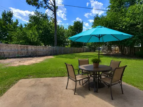 Exterior - 2202 Louise Ln, Norman, OK 73071 photo 3 of 5