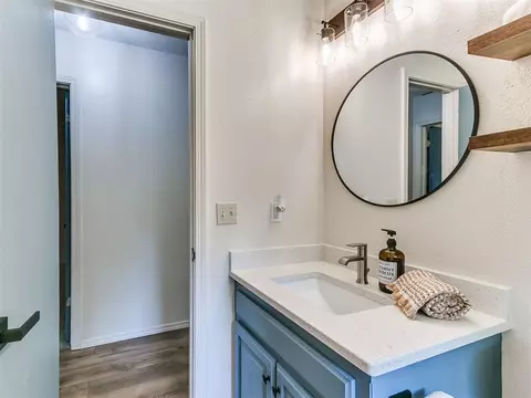 Bath - 2202 Louise Ln, Norman, OK 73071 photo 6 of 6