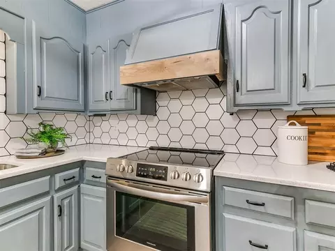 Kitchen - 2202 Louise Ln, Norman, OK 73071 photo 2 of 3