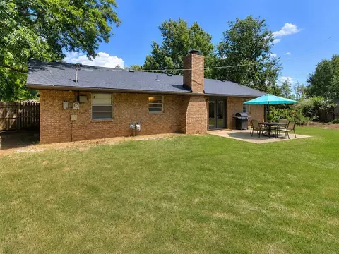Exterior - 2202 Louise Ln, Norman, OK 73071 photo 2 of 5