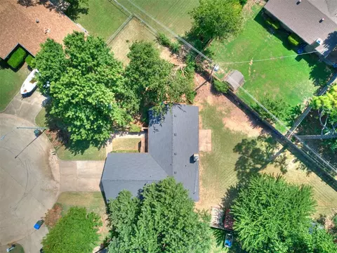 View/Area - 2202 Louise Ln, Norman, OK 73071 photo 2 of 2