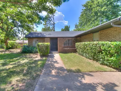 Exterior - 2202 Louise Ln, Norman, OK 73071 photo 5 of 5