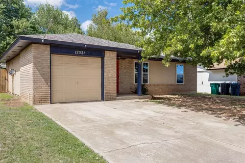 12321 Southgate Dr, Yukon, OK 73099