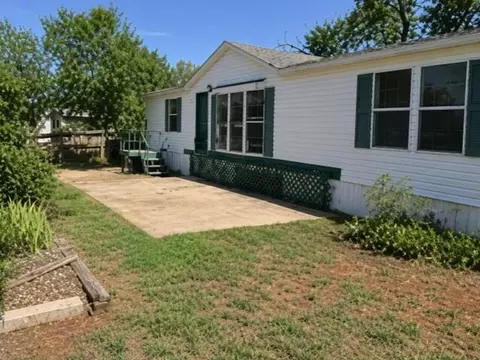 401 E 1st St, Foss, OK 73647 photo 2