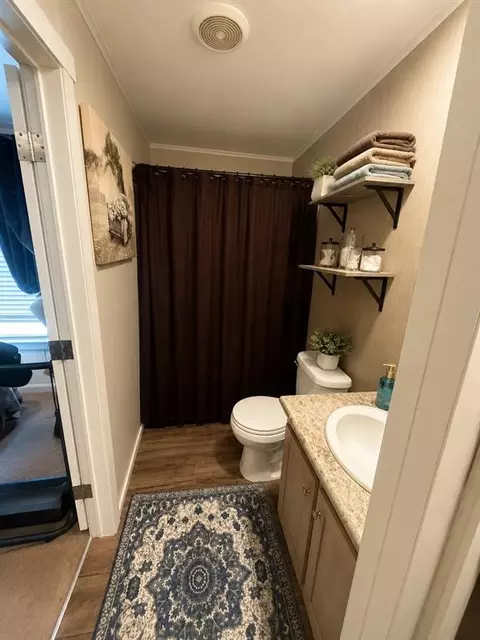 Bath - 3112 E Oakleaf Dr, Edmond, OK 73034 photo 1 of 2