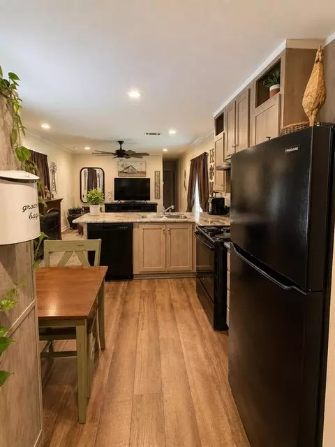 Kitchen - 3112 E Oakleaf Dr, Edmond, OK 73034 photo 1 of 1