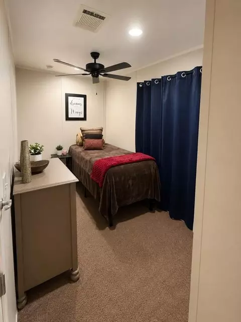Bedroom - 3112 E Oakleaf Dr, Edmond, OK 73034 photo 3 of 3