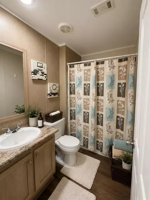 Bath - 3112 E Oakleaf Dr, Edmond, OK 73034 photo 2 of 2