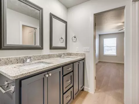 Bath - 1619 Highland Loop, Guthrie, OK 73044 photo 3 of 6