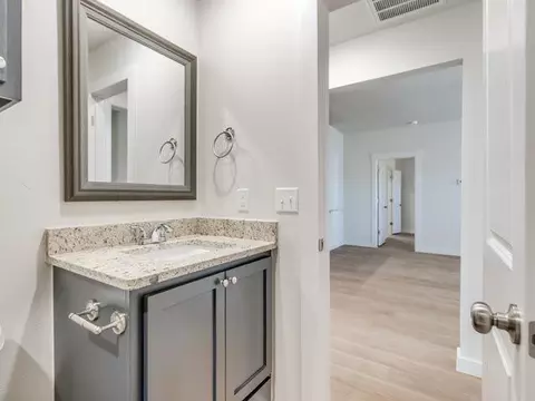 Bath - 1619 Highland Loop, Guthrie, OK 73044 photo 4 of 6