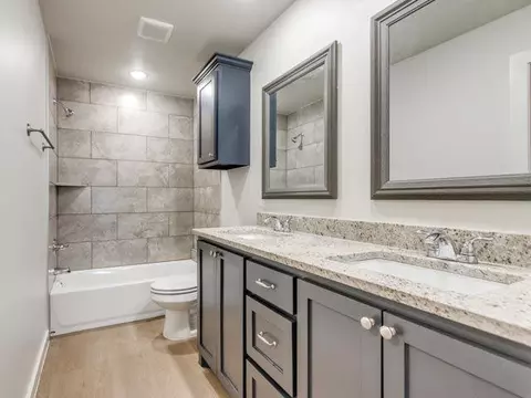 Bath - 1619 Highland Loop, Guthrie, OK 73044 photo 1 of 6