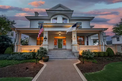 Exterior - 716 E Noble Ave, Guthrie, OK 73044 photo 3 of 13