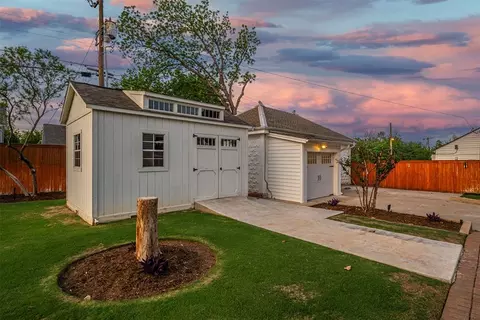 Exterior - 716 E Noble Ave, Guthrie, OK 73044 photo 9 of 13