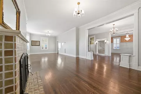 Living - 716 E Noble Ave, Guthrie, OK 73044 photo 2 of 3