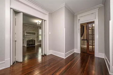 Entry Way - 716 E Noble Ave, Guthrie, OK 73044 photo 8 of 9