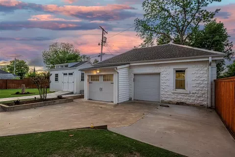 Exterior - 716 E Noble Ave, Guthrie, OK 73044 photo 8 of 13