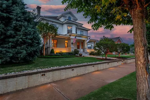 Exterior - 716 E Noble Ave, Guthrie, OK 73044 photo 2 of 13