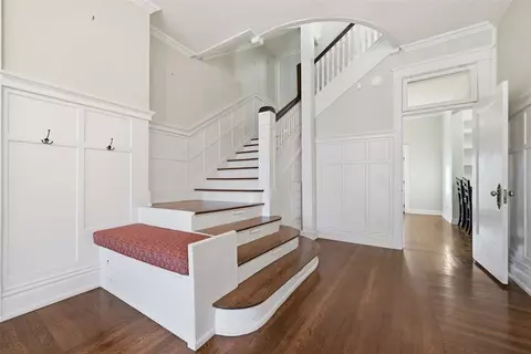 Entry Way - 716 E Noble Ave, Guthrie, OK 73044 photo 5 of 9
