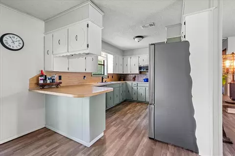 Kitchen - 649 Clouse Rd, Broken Bow, OK 74728 photo 3 of 5