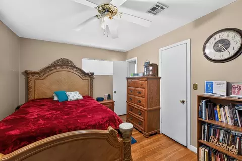 Bedroom - 118 Sumner Dr, Altus, OK 73521 photo 3 of 7