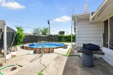 Exterior - 118 Sumner Dr, Altus, OK 73521 photo 4 of 7