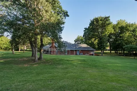 Exterior - 3333 Everett Dr, Edmond, OK 73013 photo 7 of 8