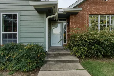 Exterior - 3333 Everett Dr, Edmond, OK 73013 photo 4 of 8