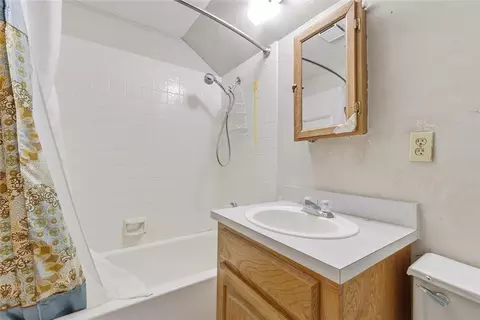 Bath - 3333 Everett Dr, Edmond, OK 73013 photo 2 of 2