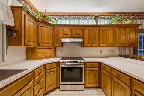 Kitchen - 3333 Everett Dr, Edmond, OK 73013 photo 5 of 8