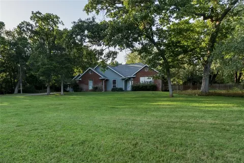 Exterior - 3333 Everett Dr, Edmond, OK 73013 photo 3 of 8