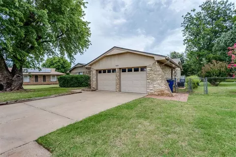 908 S Meadow Ln, Mustang, OK 73064