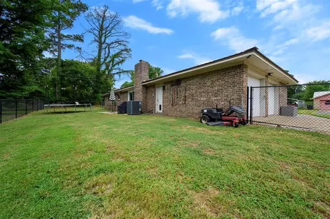 Exterior - 1402 SE Jackson St, Idabel, OK 74745 photo 3 of 8