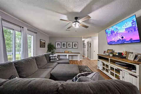 Living - 1402 SE Jackson St, Idabel, OK 74745 photo 1 of 5