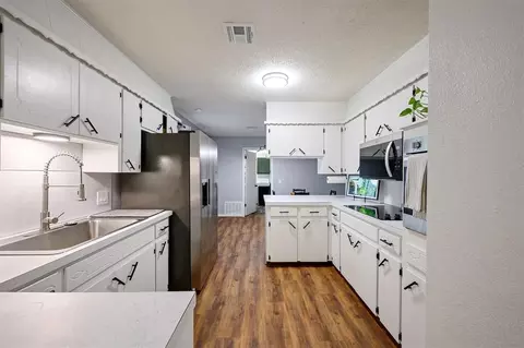 Kitchen - 1402 SE Jackson St, Idabel, OK 74745 photo 1 of 4