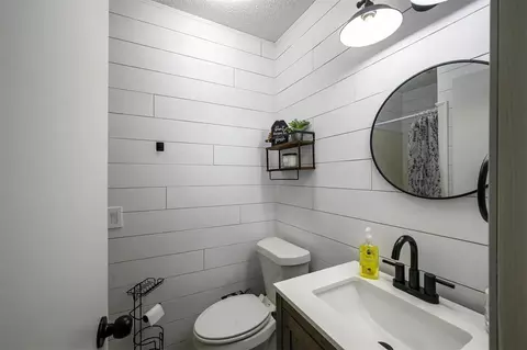 Bath - 1402 SE Jackson St, Idabel, OK 74745 photo 4 of 6