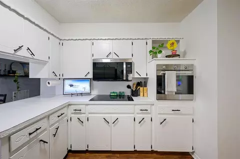 Kitchen - 1402 SE Jackson St, Idabel, OK 74745 photo 3 of 4