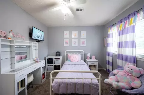 Bedroom - 1402 SE Jackson St, Idabel, OK 74745 photo 2 of 8