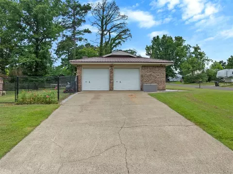 Exterior - 1402 SE Jackson St, Idabel, OK 74745 photo 2 of 8