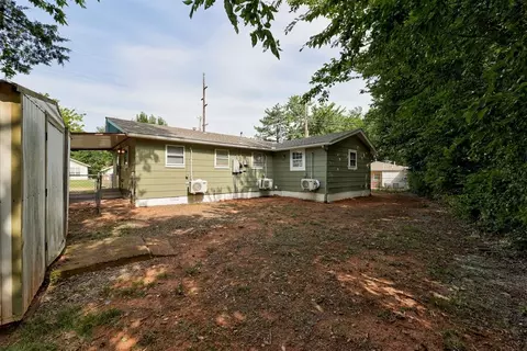 Exterior - 320 S Pine St, Guthrie, OK 73044 photo 4 of 6