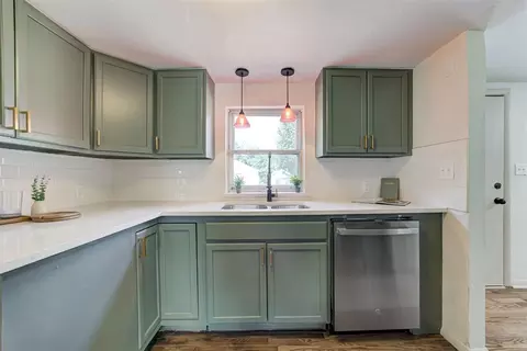 Kitchen - 320 S Pine St, Guthrie, OK 73044 photo 3 of 5