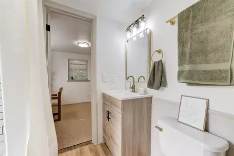 Bath - 320 S Pine St, Guthrie, OK 73044 photo 3 of 4