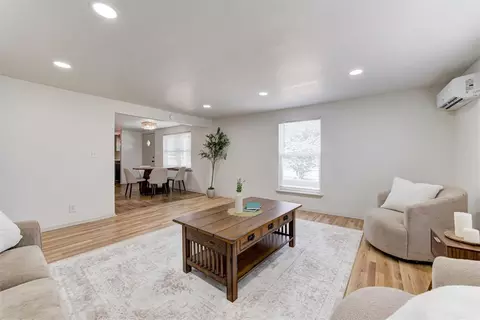 Living - 320 S Pine St, Guthrie, OK 73044 photo 2 of 2