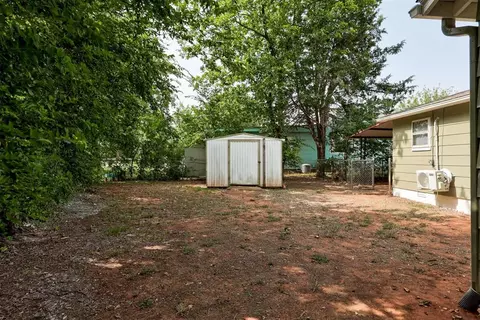 Exterior - 320 S Pine St, Guthrie, OK 73044 photo 6 of 6