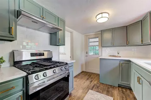 Kitchen - 320 S Pine St, Guthrie, OK 73044 photo 1 of 5