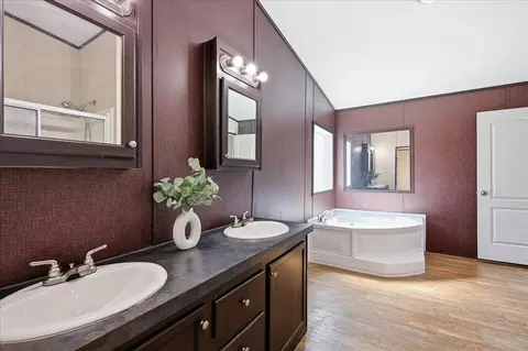 Bath - 9801 Westview Dr, Lexington, OK 73051 photo 4 of 6