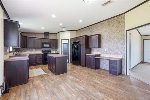 Kitchen - 9801 Westview Dr, Lexington, OK 73051 photo 2 of 8