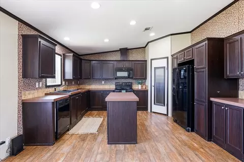 Kitchen - 9801 Westview Dr, Lexington, OK 73051 photo 3 of 8