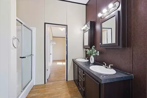 Bath - 9801 Westview Dr, Lexington, OK 73051 photo 3 of 6