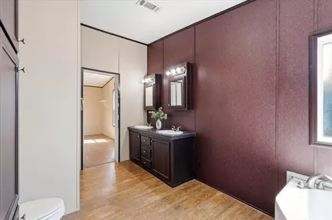Bath - 9801 Westview Dr, Lexington, OK 73051 photo 2 of 6