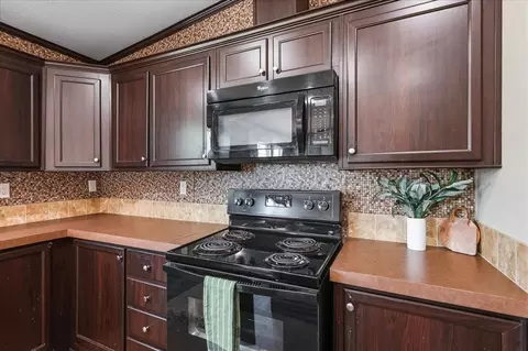 Kitchen - 9801 Westview Dr, Lexington, OK 73051 photo 6 of 8